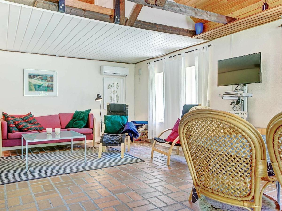 6 Person Holiday Home In Aakirkeby Bilik gambar