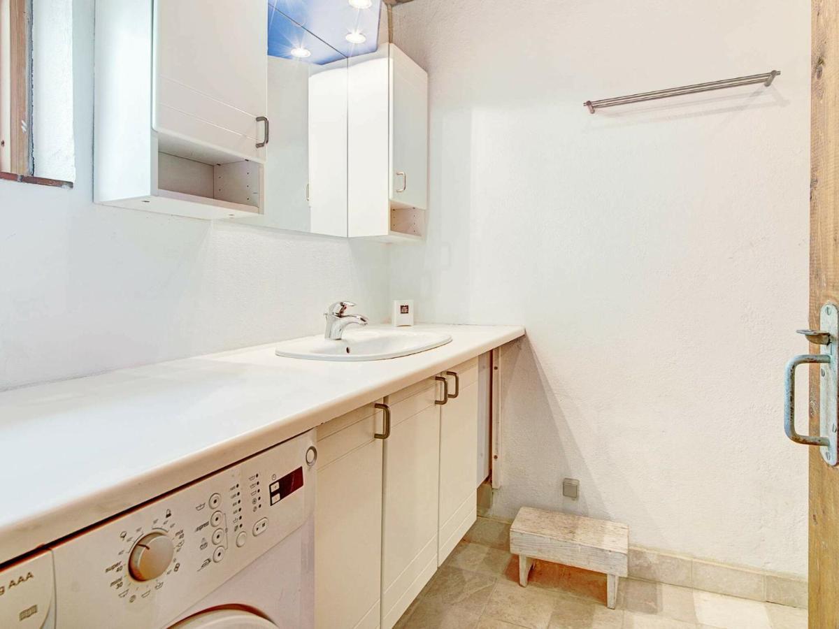 6 Person Holiday Home In Aakirkeby Bilik gambar